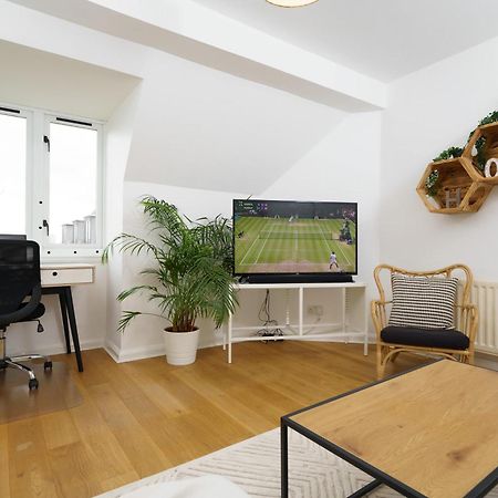 Lovely Apartment In Victoria Park Village Londen Buitenkant foto
