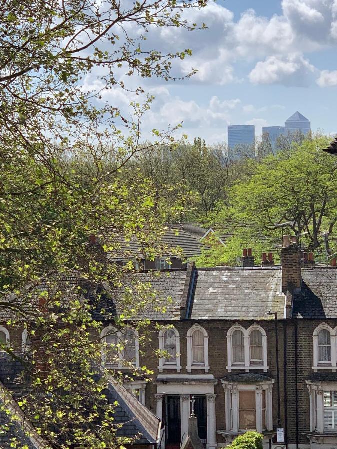 Lovely Apartment In Victoria Park Village Londen Buitenkant foto