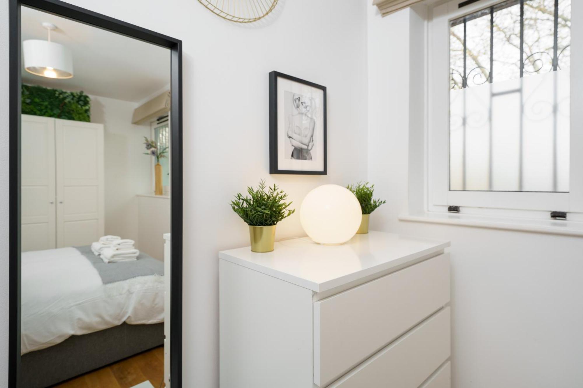 Lovely Apartment In Victoria Park Village Londen Buitenkant foto