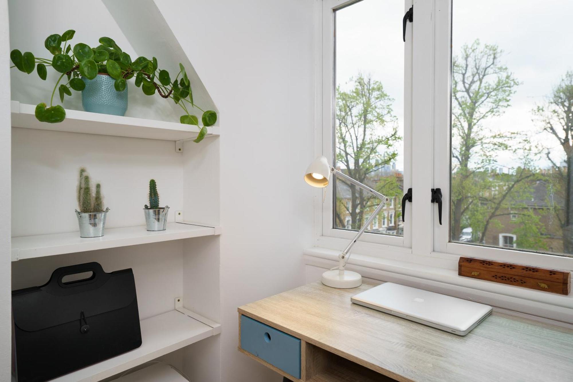 Lovely Apartment In Victoria Park Village Londen Buitenkant foto