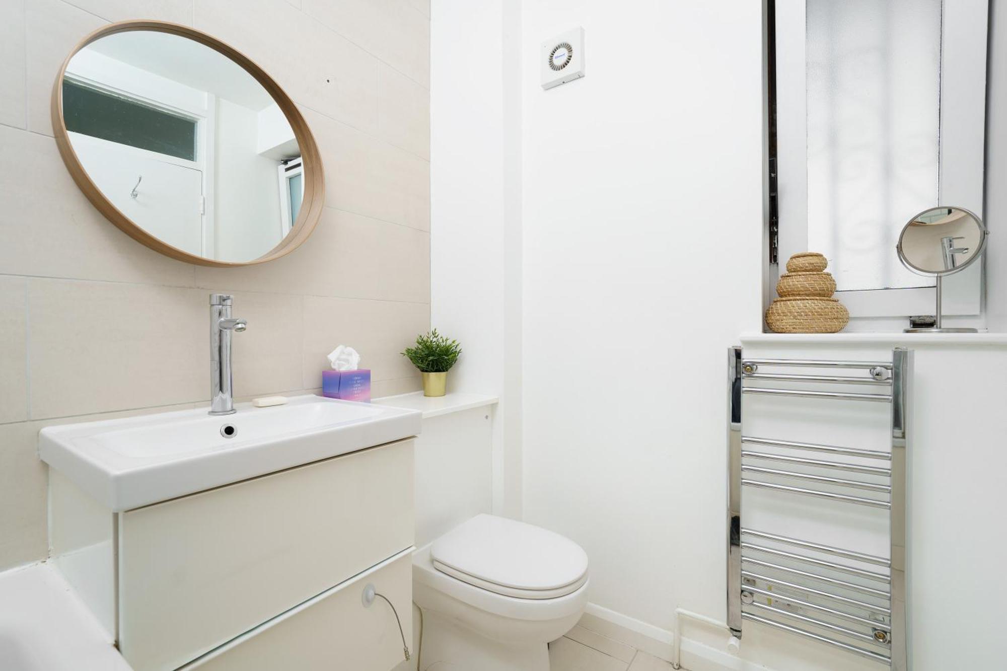 Lovely Apartment In Victoria Park Village Londen Buitenkant foto